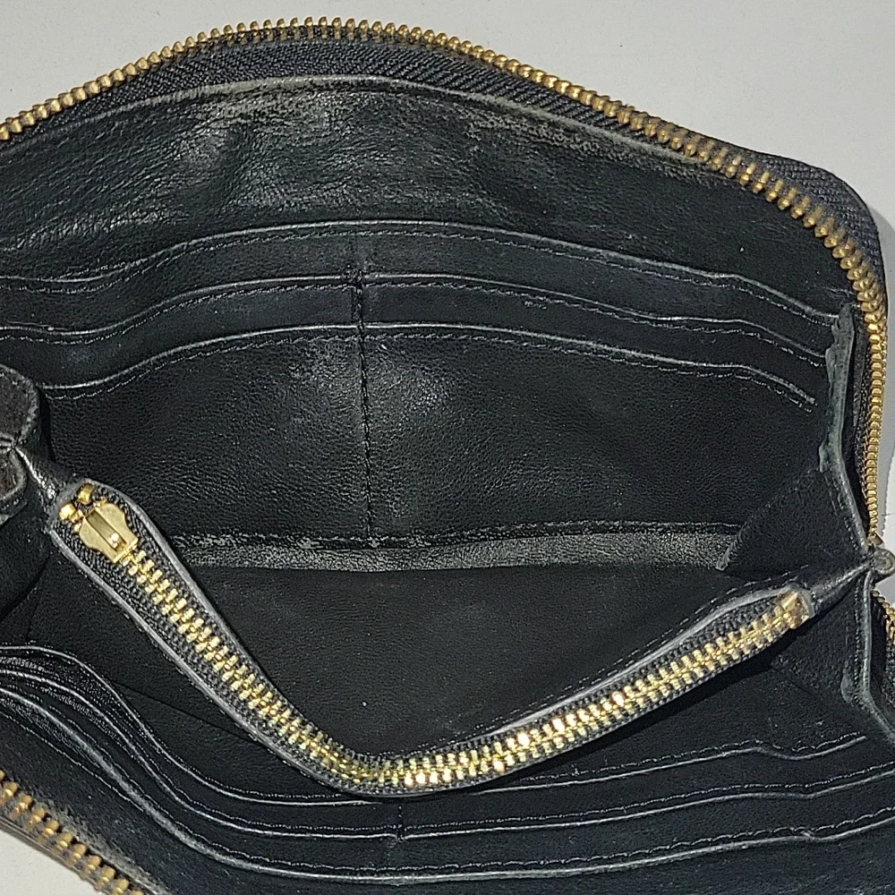 Tory Burch Black Leather Zip Wallet with Gold Logo